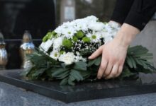Wie eine Beerdigung Angehörigen hilft, Abschied zu nehmen